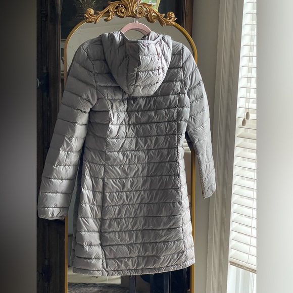 NWT Quince Lightweight Down Long Women’s Hooded Puffer Jacket in Silver/Gray - Picture 8 of 9